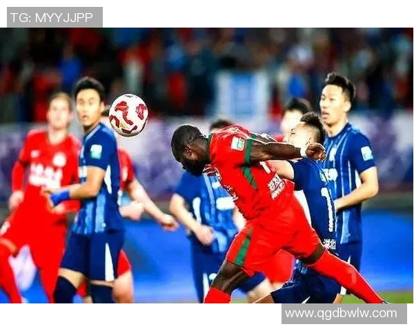 武汉足球队团队协作引发热议球迷对战术配合和球员默契提出不同看法 武汉足球队团队协作引发热议球迷对战术配合和球员默契提出不同看法