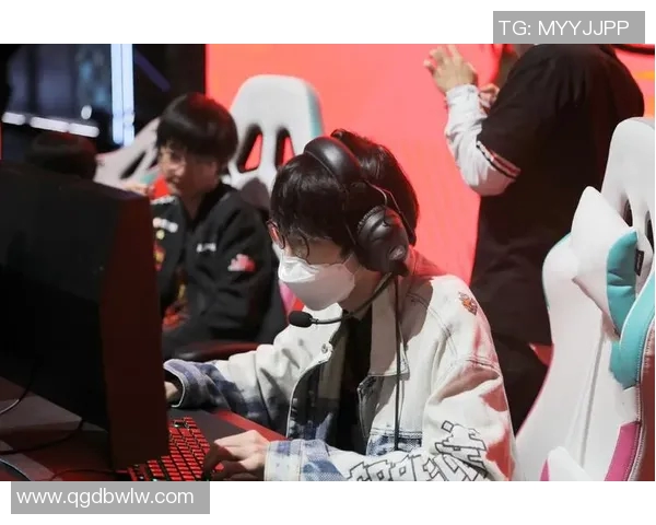 FPX在CSGO比赛中的盯防策略分析与成败得失探讨