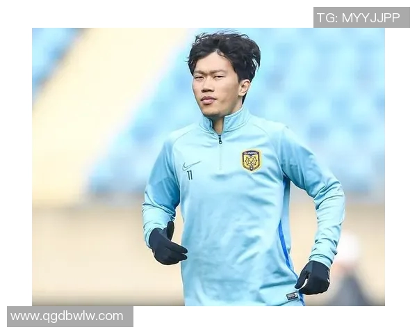 中国足球明星李明的儿子崭露头角未来可期引发球迷热议 中国足球明星李明的儿子崭露头角未来可期引发球迷热议